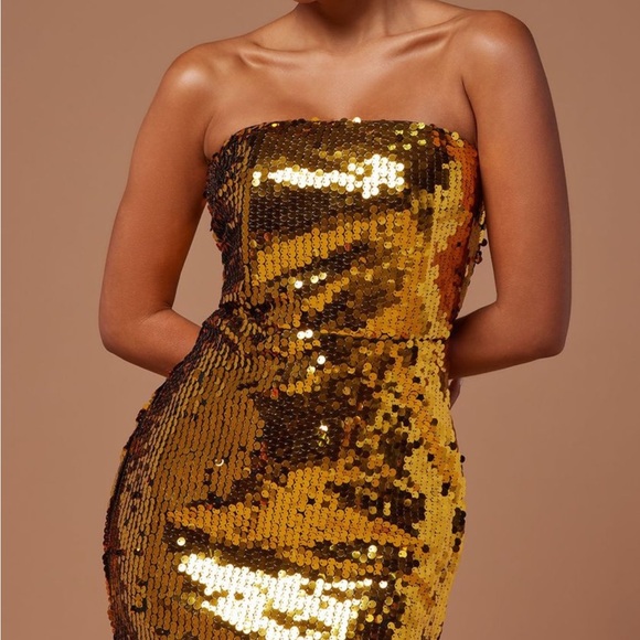 Women's Claudette Sequin
Maxi Dress in Gold - new with tags NWT - Picture 2 of 4